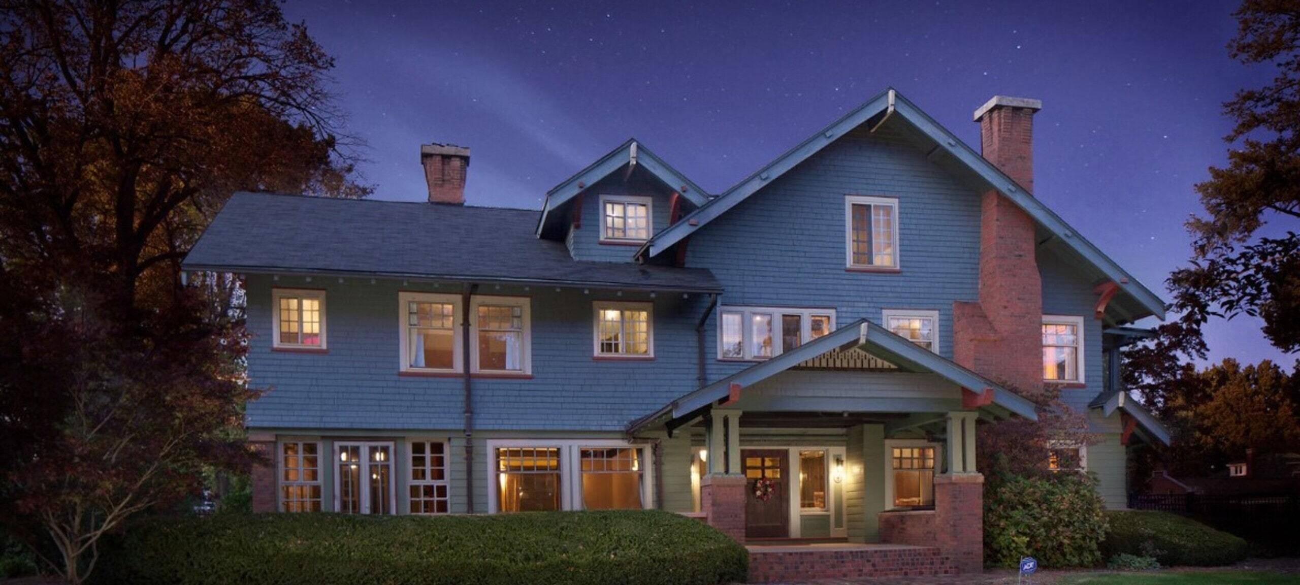 Blue home at 3 Millikin Place in Decatur, IL